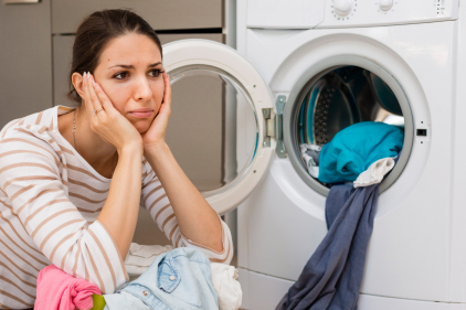 Pralka brudzi ubrania? - Podpowiadamy co zrobić